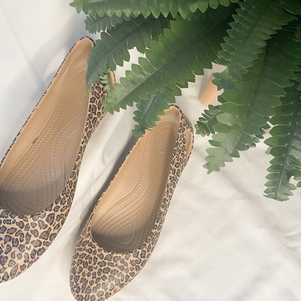 Crocs flats, cheetah print edition